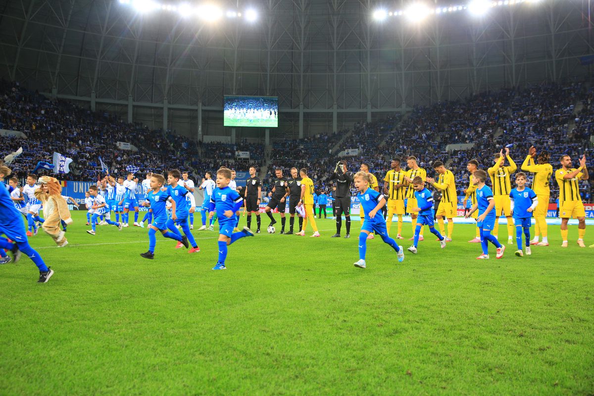 Imagini din meci Craiova - Dinamo, etapa #11 // foto: Ionuț Iordache (GSP)