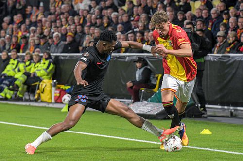 Ngezana, intrând tare într-un duel din meciul Go Ahead Eagles - FCSB/ FOTO: Imago Images