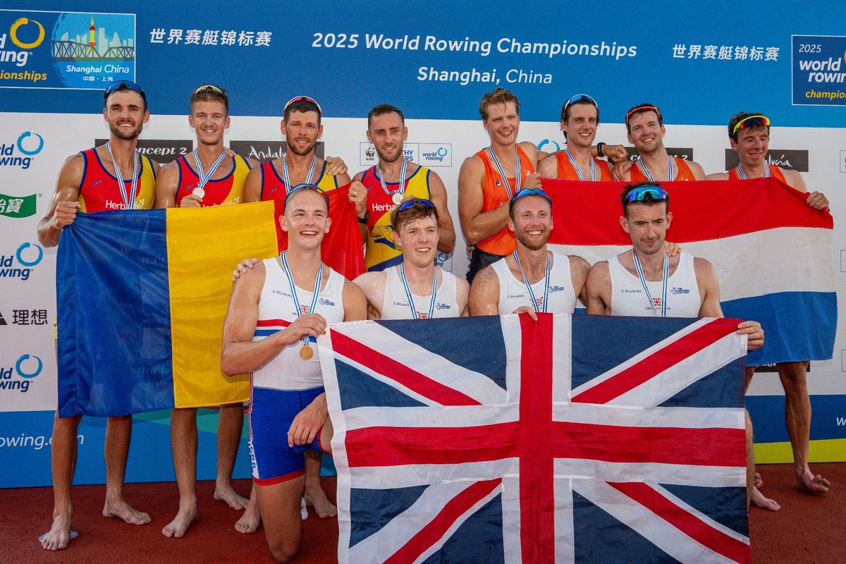 4 rame masculin - argint la CM canotaj