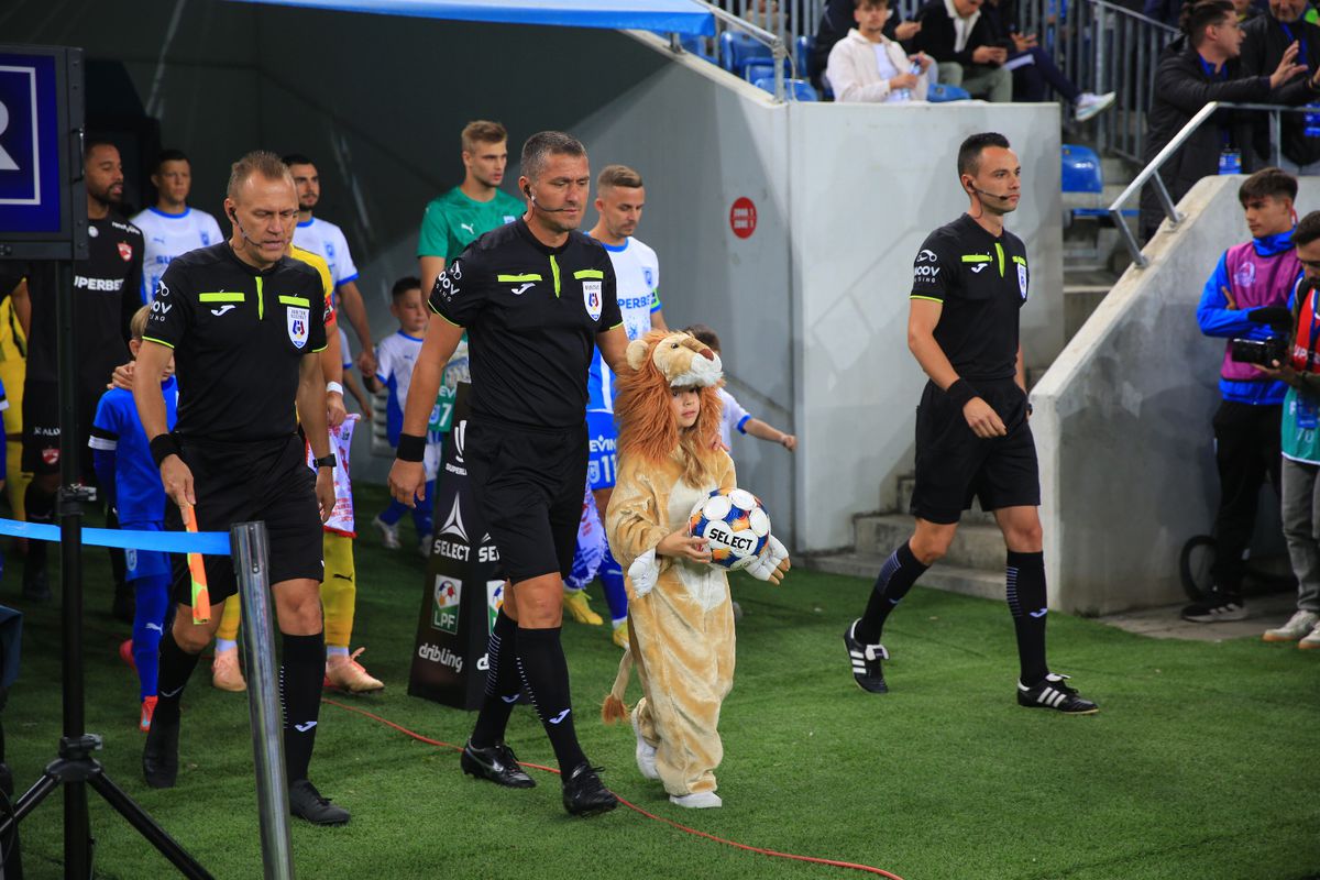 Imagini din meci Craiova - Dinamo, etapa #11 // foto: Ionuț Iordache (GSP)