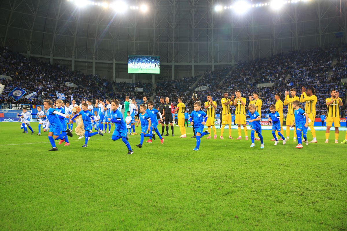 Imagini din meci Craiova - Dinamo, etapa #11 // foto: Ionuț Iordache (GSP)