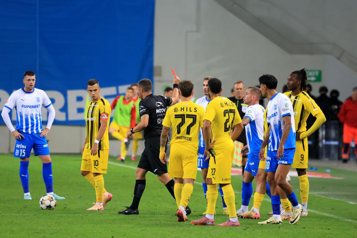 Scandal IMENS în Craiova - Dinamo! ELIMINARE controversată în derby: s-au lovit reciproc