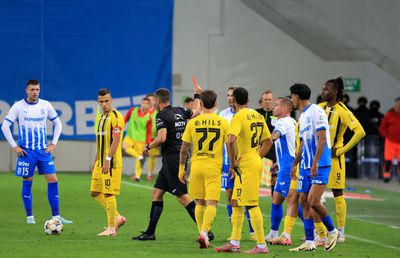 Scandal IMENS în Craiova - Dinamo! ELIMINARE controversată în derby: s-au lovit reciproc