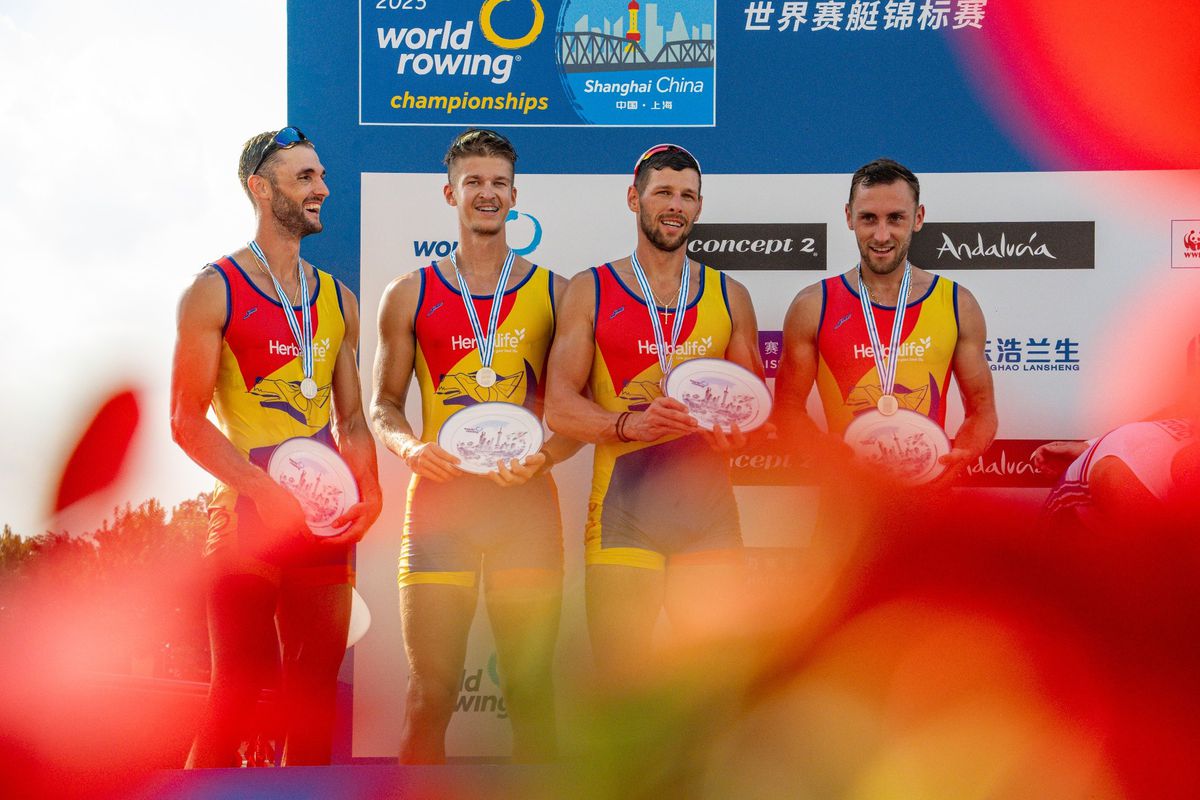 4 rame masculin - argint la CM canotaj