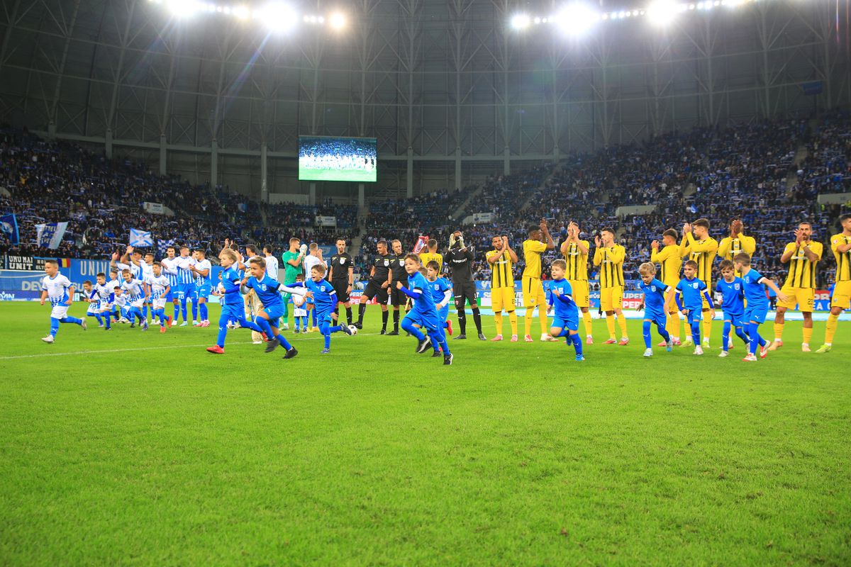Imagini din meci Craiova - Dinamo, etapa #11 // foto: Ionuț Iordache (GSP)