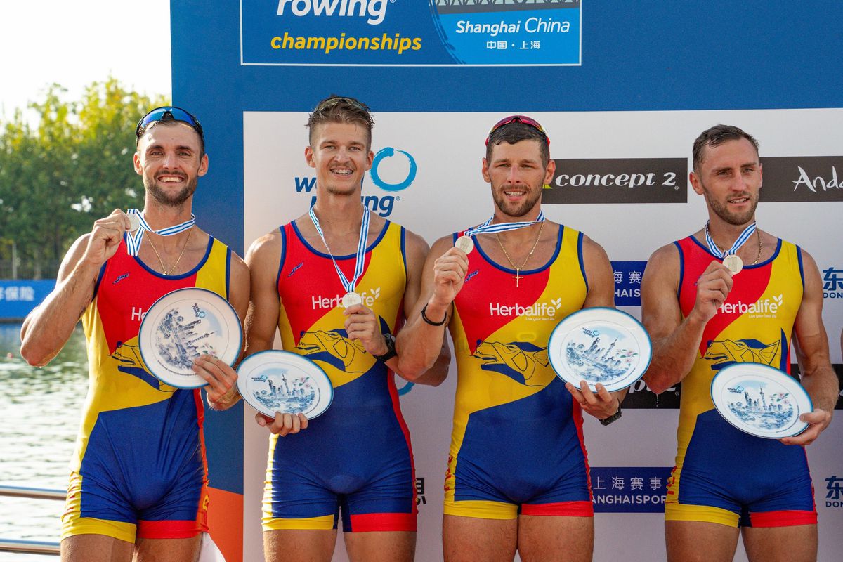 4 rame masculin - argint la CM canotaj