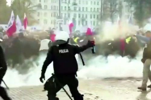 Polonia, una dintre țările din Europa unde numărul de cazuri de COVID-19 a crescut alarmant, se confruntă cu proteste masive.