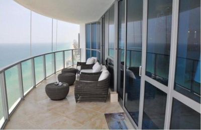 FOTO Cristi Borcea și-a vândut apartamentul din Miami » Ce profit a scos și cum arată penthouse-ul