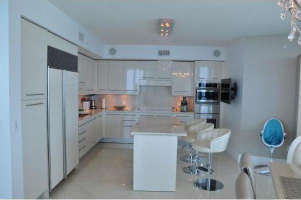 FOTO Cristi Borcea și-a vândut apartamentul din Miami » Ce profit a scos și cum arată penthouse-ul