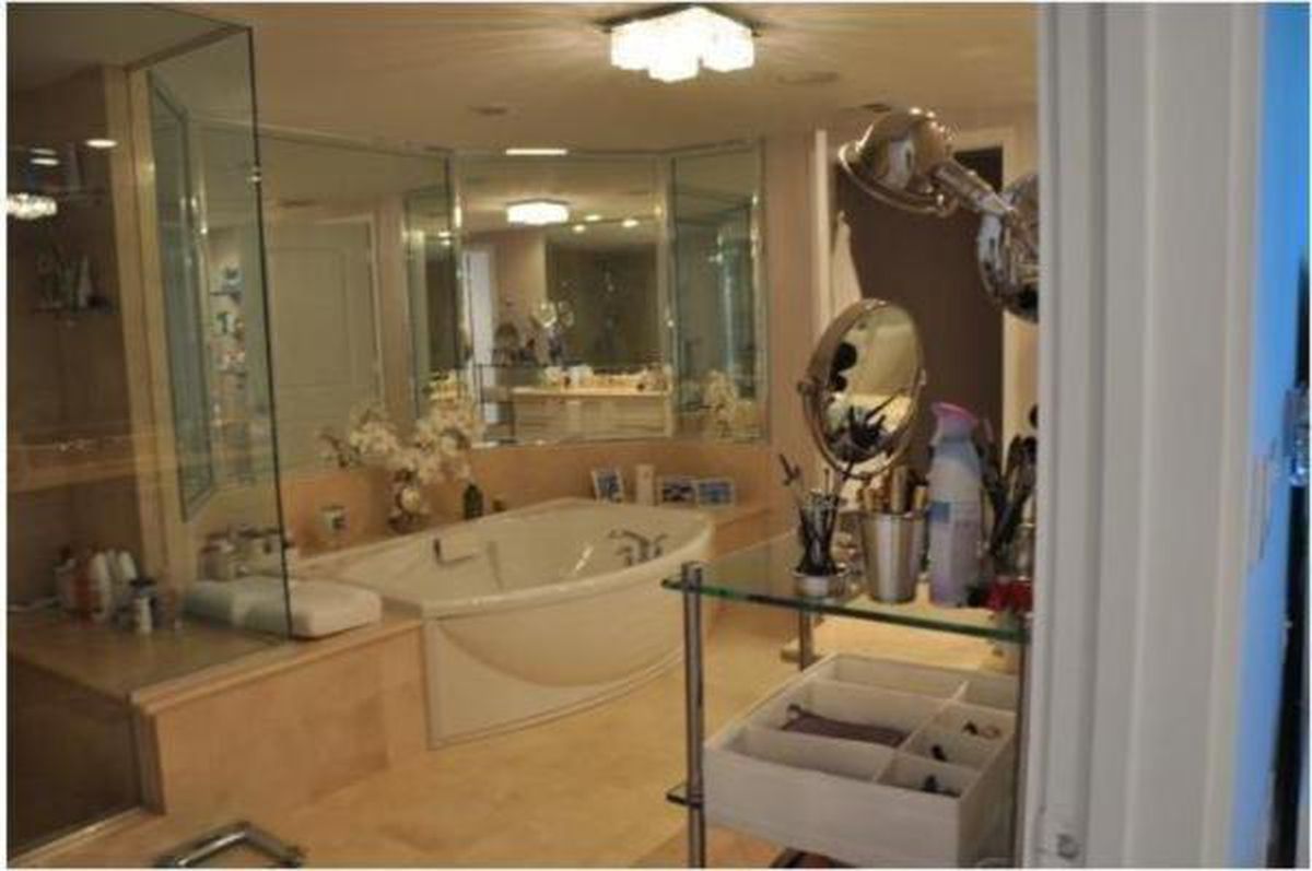 FOTO Cristi Borcea și-a vândut apartamentul din Miami » Ce profit a scos și cum arată penthouse-ul