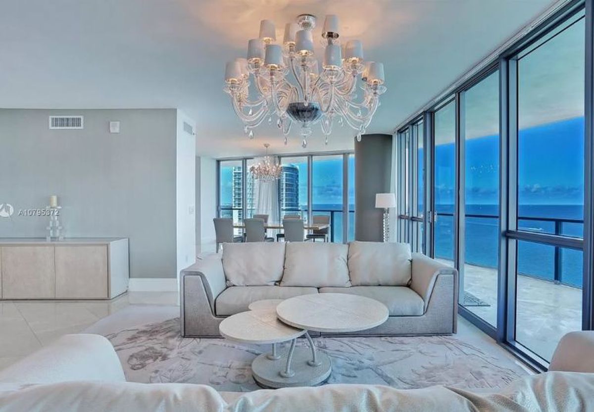 FOTO Cristi Borcea și-a vândut apartamentul din Miami » Ce profit a scos și cum arată penthouse-ul