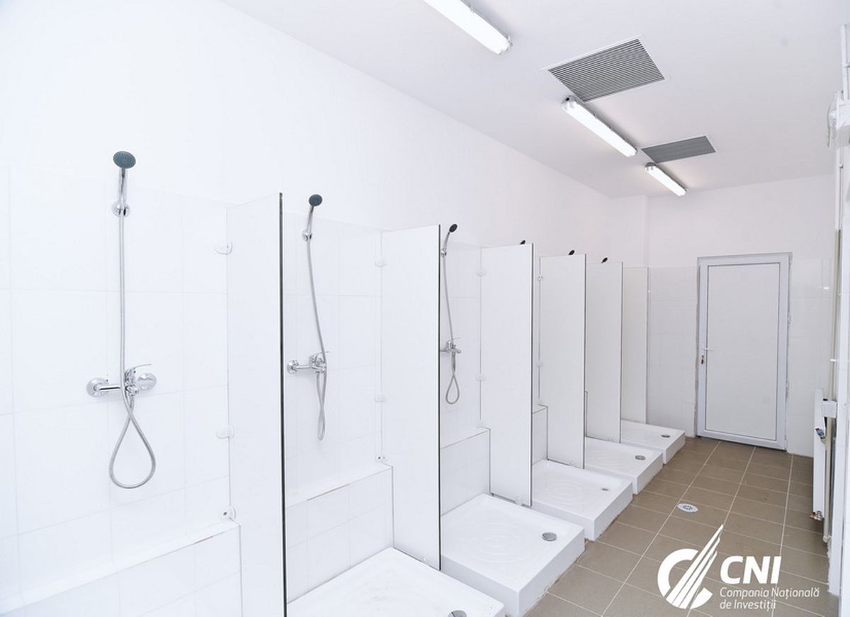 Bazinul de înot Rapid a fost redeschis, după aproape 3 luni de la accidentul în care 18 copii au fost intoxicați. Anunțul Poliției despre stadiul anchetei