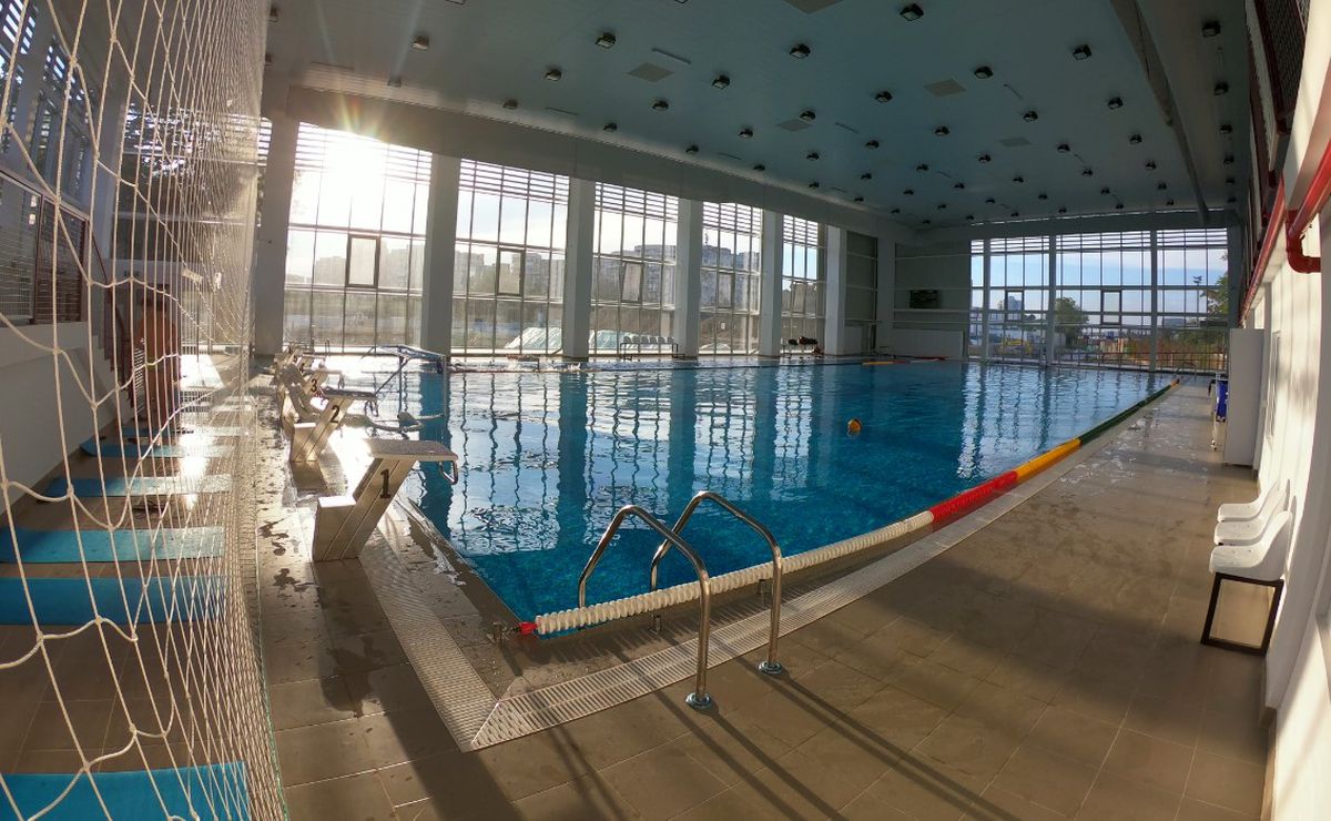 Incident grav la bazinul de la CS Rapid: 18 copii au ajuns de urgență la spital » GSP a vorbit cu cei implicați: „Diagnosticul e pneumonie toxică, au inhalat substanțe nocive”. Poliția a deschis o anchetă, clubul se apără: „Testele sunt ok”