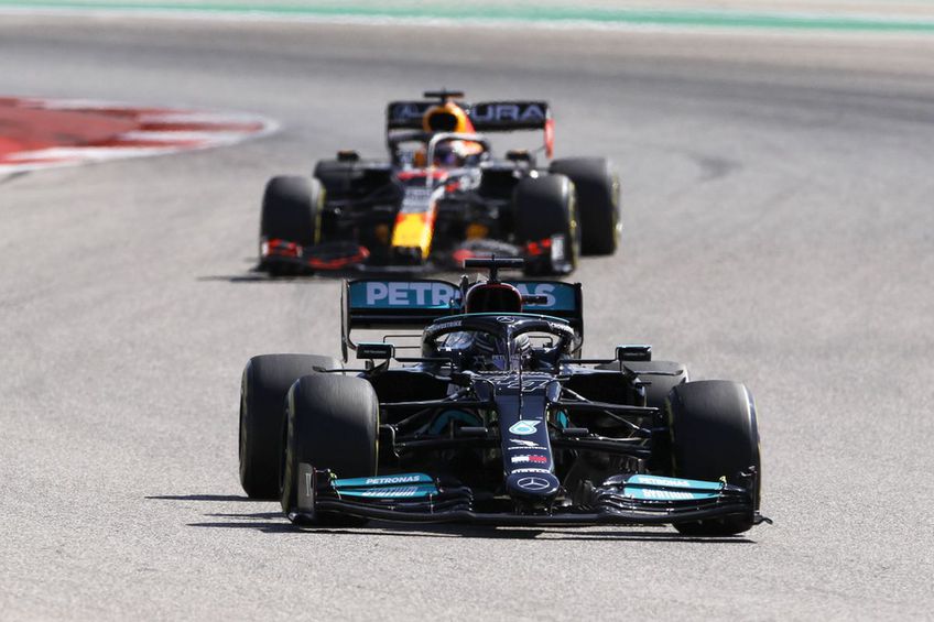 Lewis Hamilton și Max Verstappen // foto: Imago Images