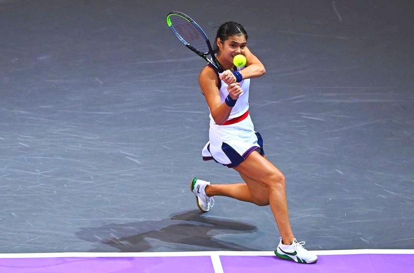 Emma Răducanu (18 ani, 23 WTA) a învins-o pe Polona Hercog (30 de ani, 123 WTA, scor 4-6, 7-5, 6-1, în primul tur de la Transylvania Open. Este prima victorie din carieră pe tabloul principal al unui turneu WTA standard.