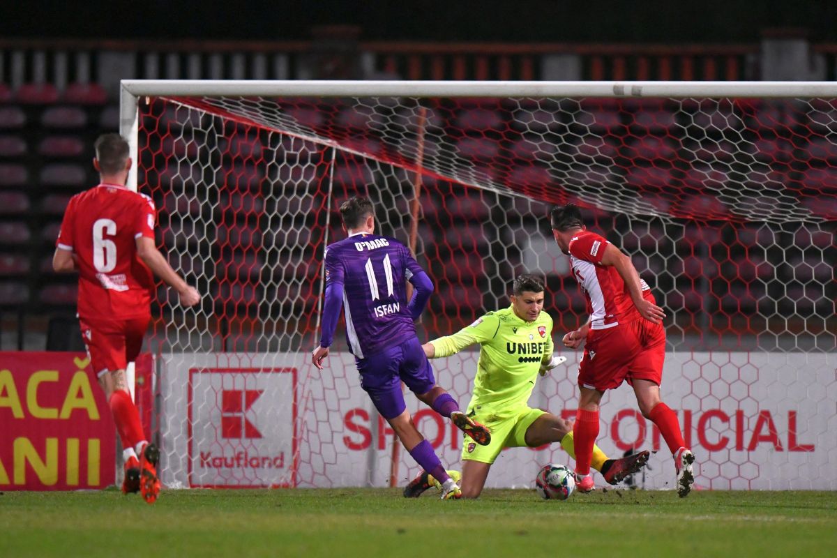 Mircea Rednic face curățenie după eliminarea din Cupă! Primul fotbalist care pleacă: „Nu avem ce să facem”