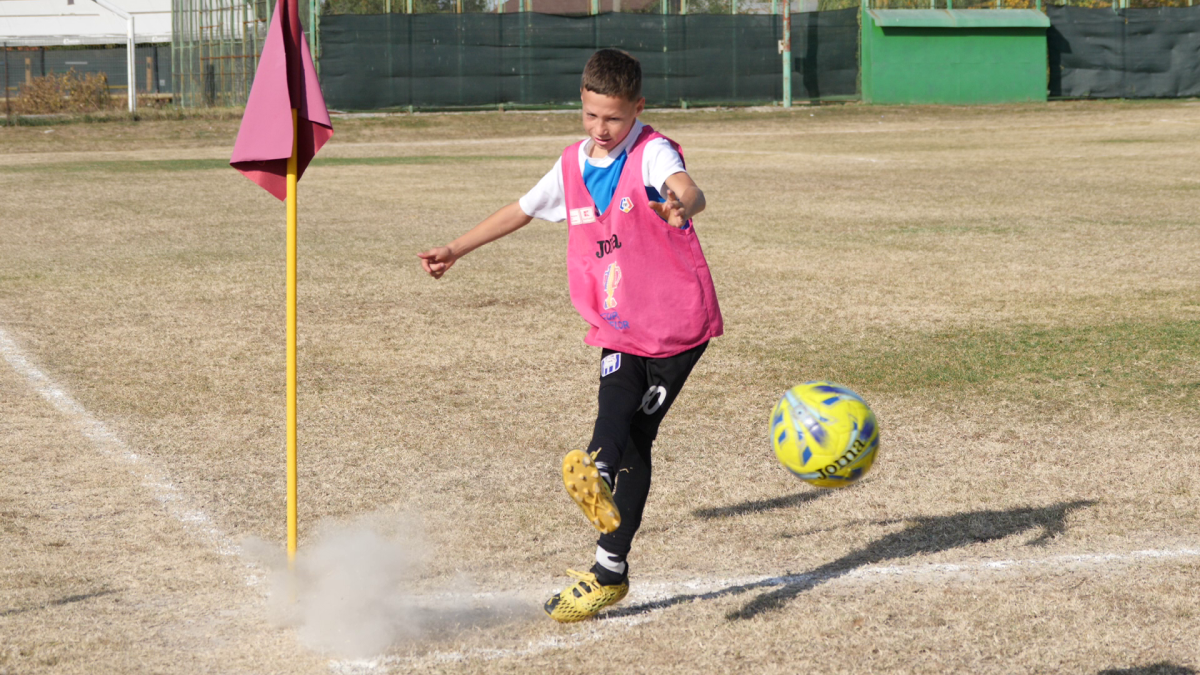 Cupa Satelor nimănui: de asta n-a venit Boloni