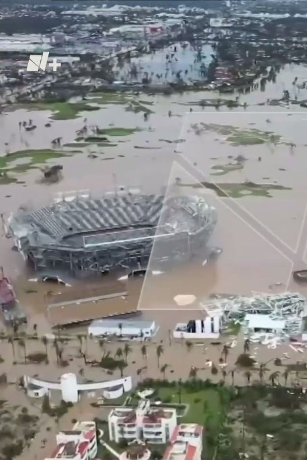 Arena de 5 stele, devastată de cea mai puternică furtună din istoria țării » Imagini cu prăpădul lăsat în urmă