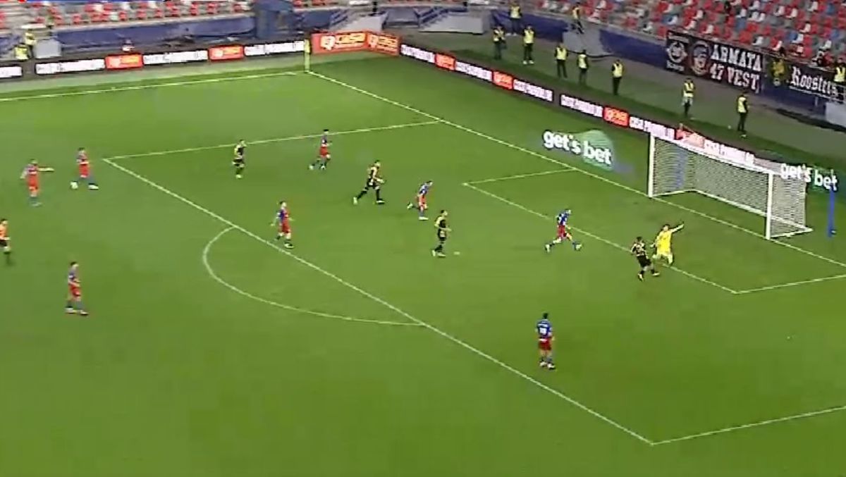 Gol de cascadorii râsului în Steaua - Ceahlăul » Portarul „militarilor” a privit cum mingea intră agonizant în poartă