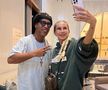 Crina Abrudan, soția fostului internațional Gabi Popescu, s-a fotografiat alături de Ronaldinho, în timpul vacanței petrecute în Dubai.