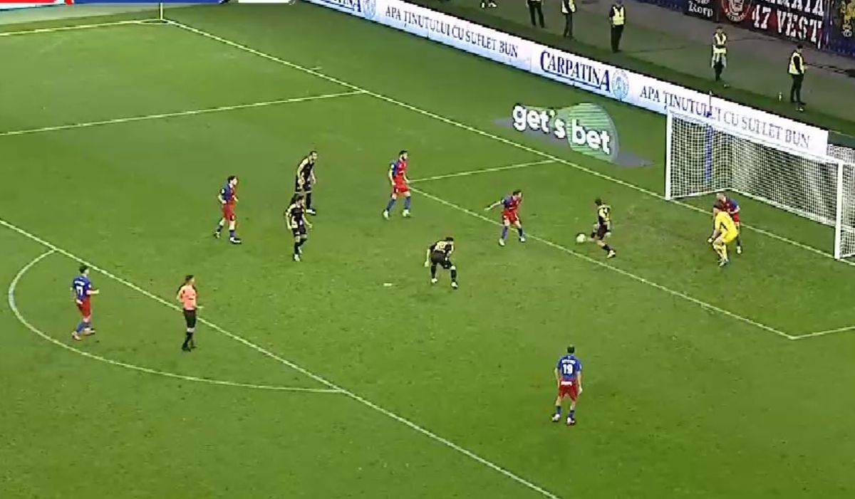 Gol de cascadorii râsului în Steaua - Ceahlăul » Portarul „militarilor” a privit cum mingea intră agonizant în poartă
