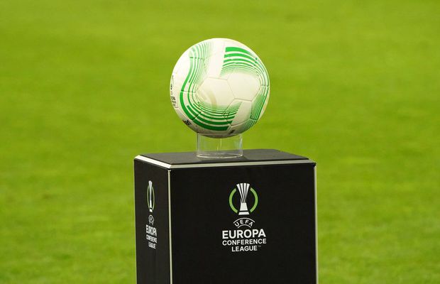 Moment emoționant înaintea unui meci din Conference: adversarele, omagiu pentru un abonat al ambelor cluburi. „Vrem să fie momentul lui de reculegere”