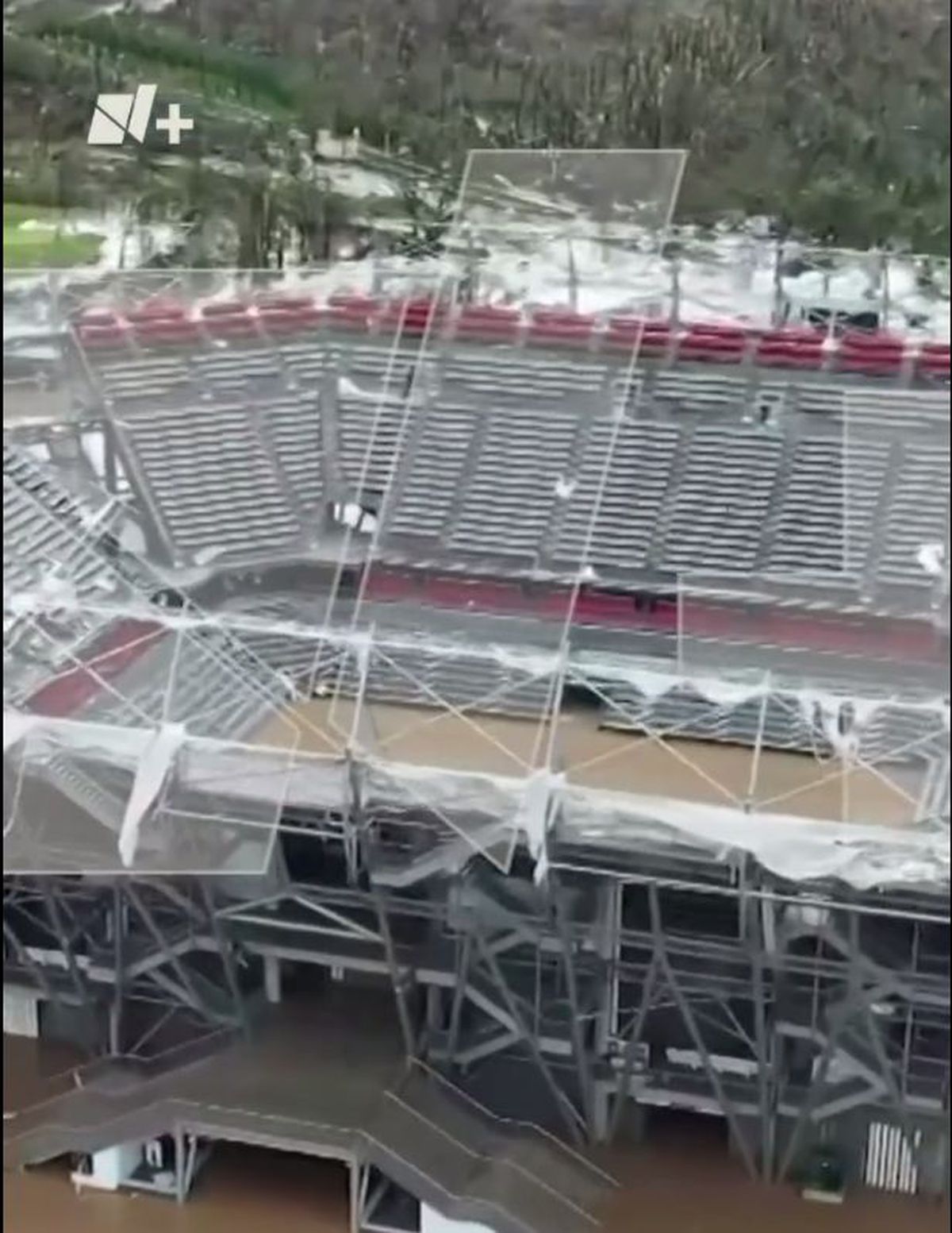 Arena de 5 stele, devastată de cea mai puternică furtună din istoria țării » Imagini cu prăpădul lăsat în urmă