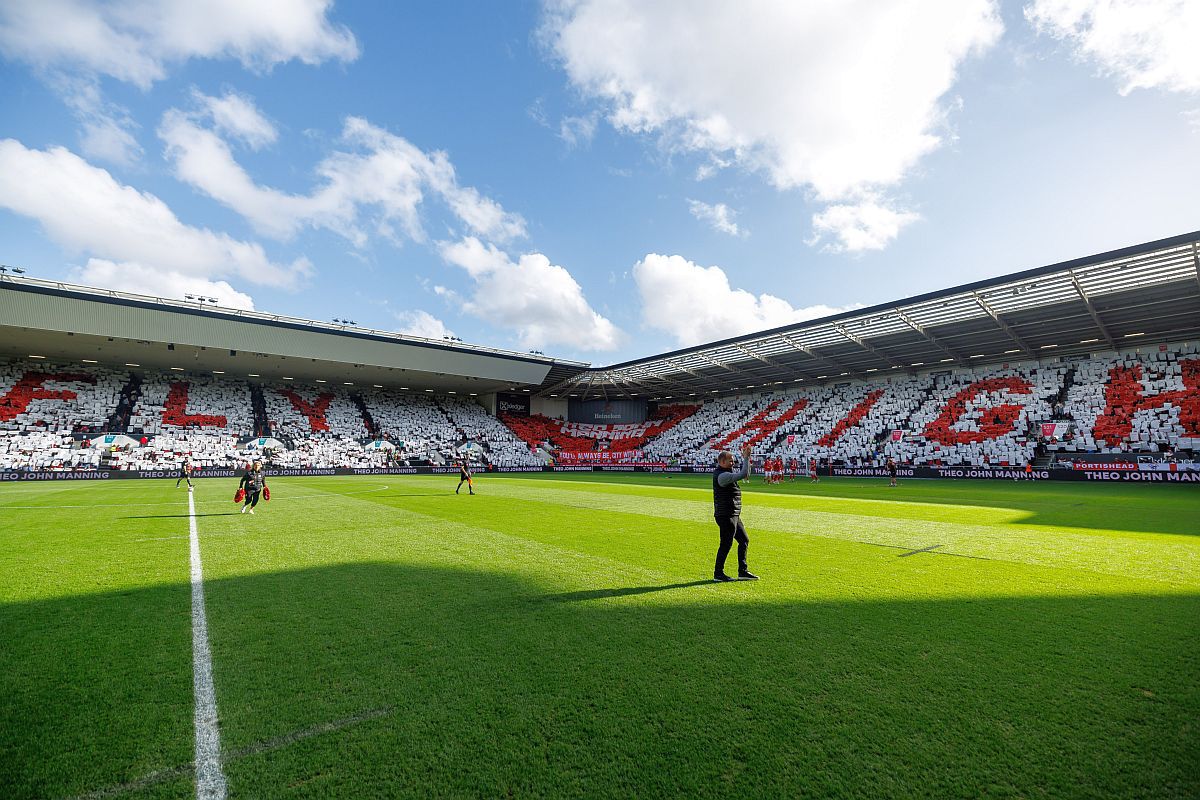 Scene tulburătoare în Anglia, după ce antrenorul lui Bristol City și-a pierdut fiul nou-născut