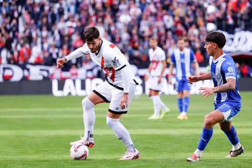 Cu Andrei Raţiu integralist, Rayo Vallecano s-a impus pe teren propriu în fața celor de la Deportivo Alaves, scor 1-0, într-o partidă a rundei cu numărul 11 din La Liga.