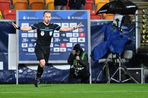 Arbitrii prinși beți înaintea unui meci din Liga Campionilor, suspendați de UEFA timp de un an