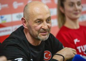 Costică Buceschi este favorit pentru a prelua echipa de handbal feminin Minaur Baia Mare