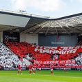 Întreg stadionul lui Bristol City l-a omagiat pe antrenor, care și-a pierdut fiul nou-născut