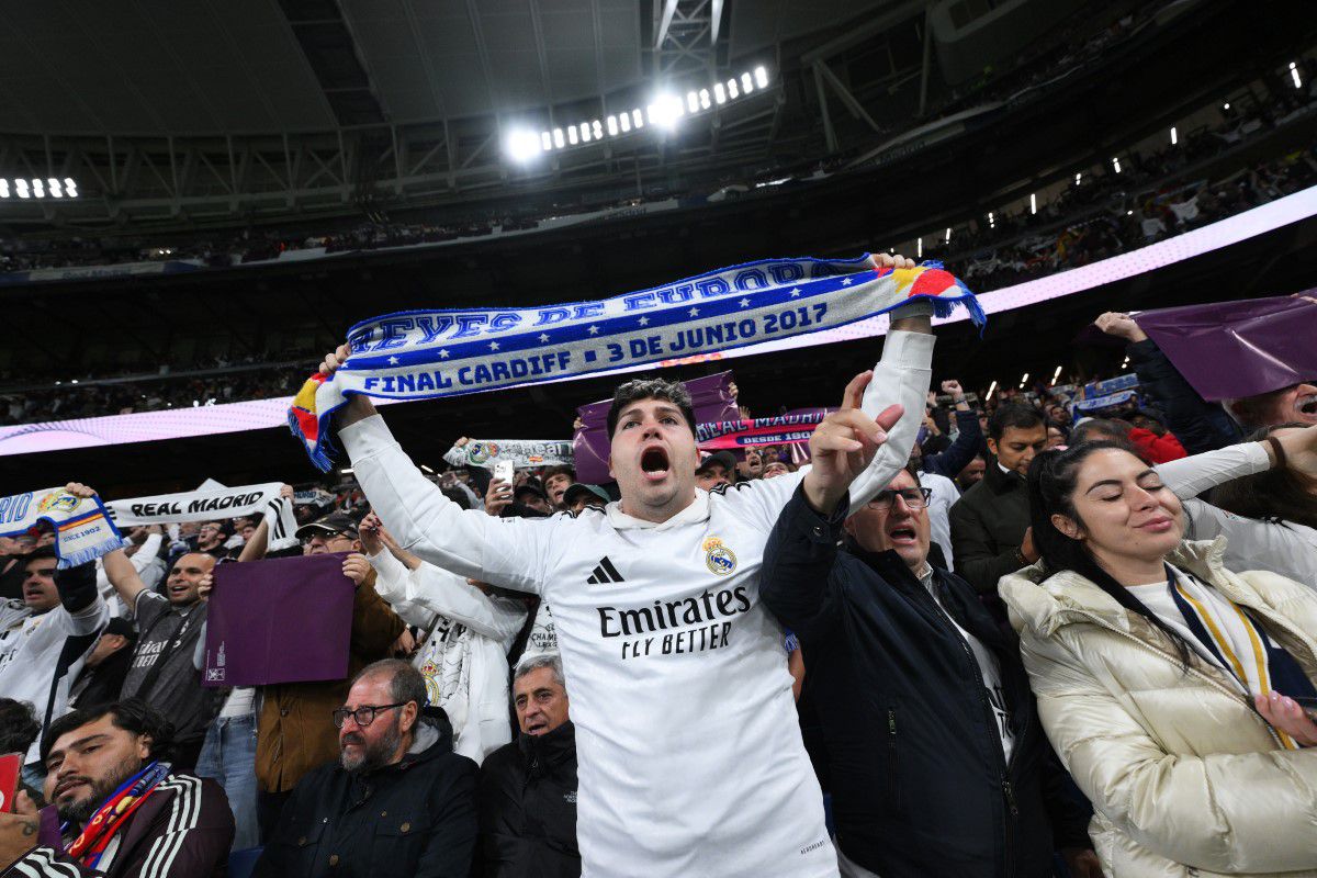 Scenografie demnă de El Clasico! „Santiago Bernabeu”, pictat alb-mov: ce au afișat fanii Realului