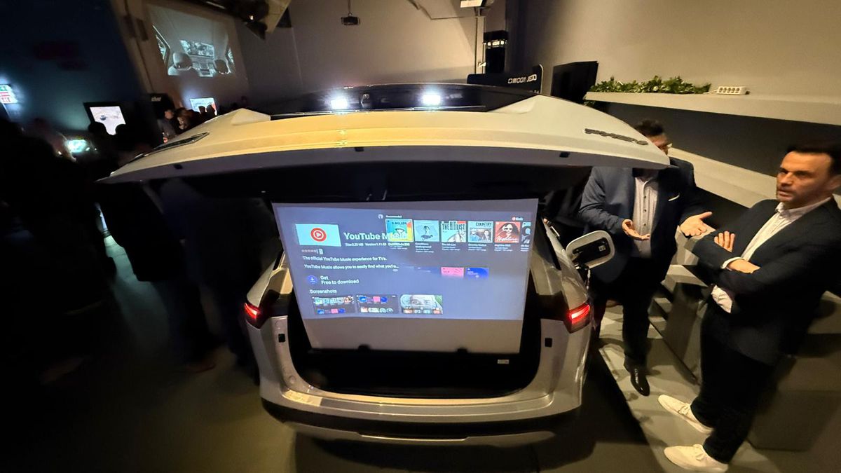 SUV-urile preferate de români și-au găsit rivalul » A apărut mașina cu proiector video în portbagaj: costă cât un Volkswagen Tiguan!