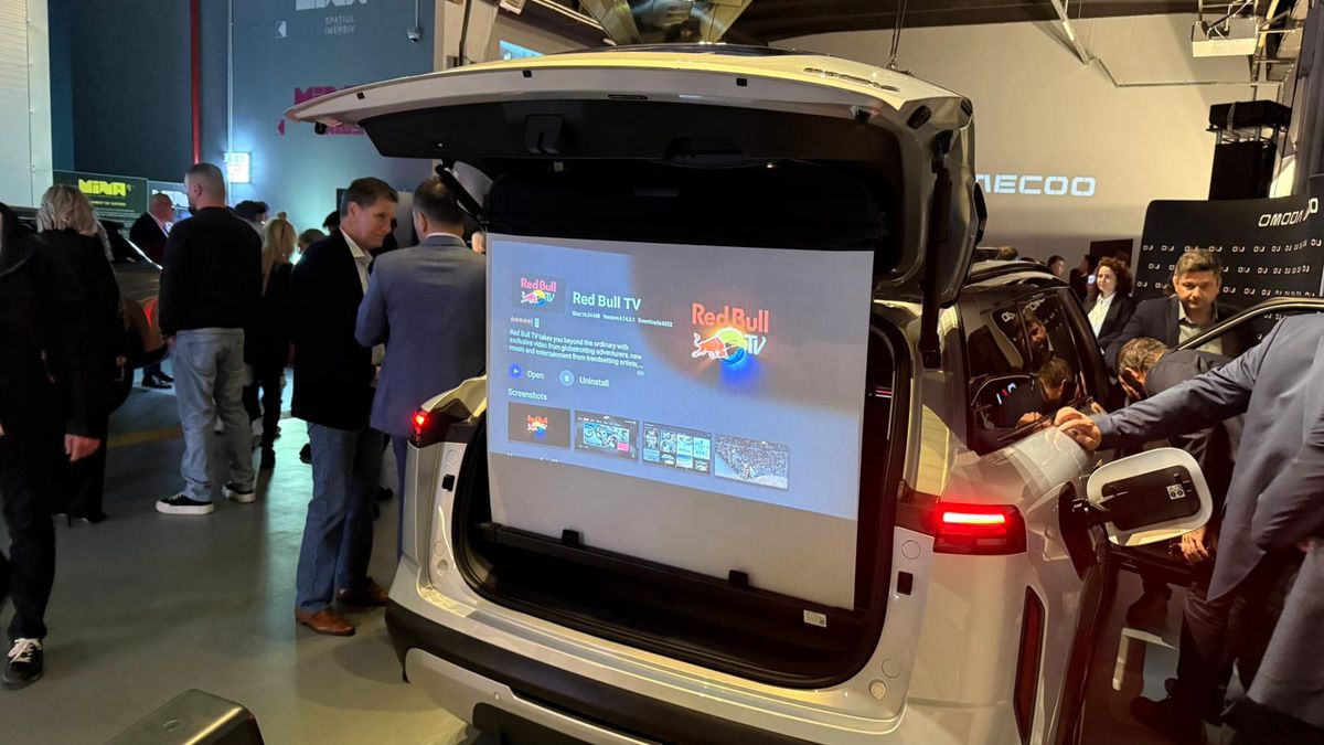 SUV-urile preferate de români și-au găsit rivalul » A apărut mașina cu proiector video în portbagaj: costă cât un Volkswagen Tiguan!