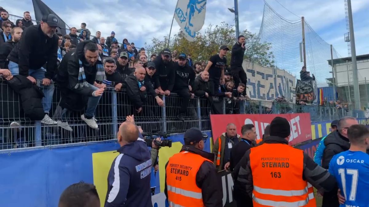 Jucătorii Craiovei, scandal cu fanii după remiza cu Metaloglobus