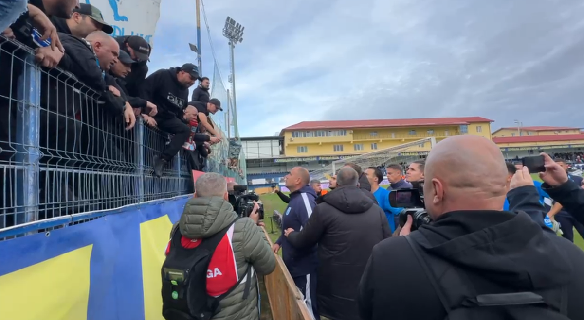 Jucătorii Craiovei, scandal cu fanii după remiza cu Metaloglobus