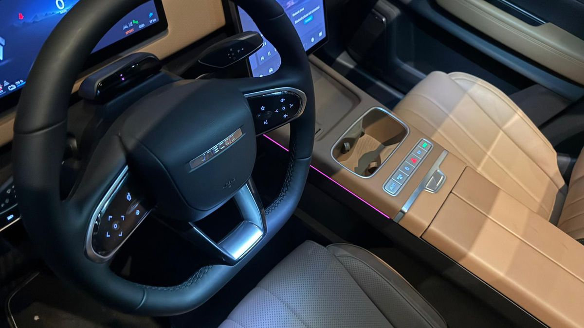 SUV-urile preferate de români și-au găsit rivalul » A apărut mașina cu proiector video în portbagaj: costă cât un Volkswagen Tiguan!