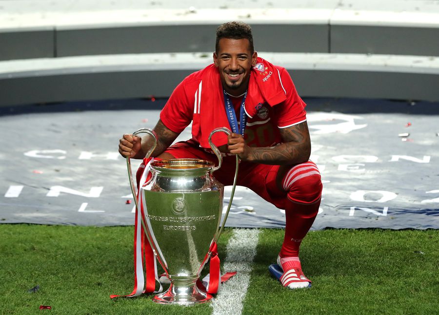 Jerome Boateng, după al doilea triumf în UEFA Champions League cu Bayern Munchen (sezonul 2019/2020) // FOTO: Getty Images Jerome Boateng, refuzat de Bayern! Fanii au protestat, iar clubul a rupt orice legătură cu fostul fundaș