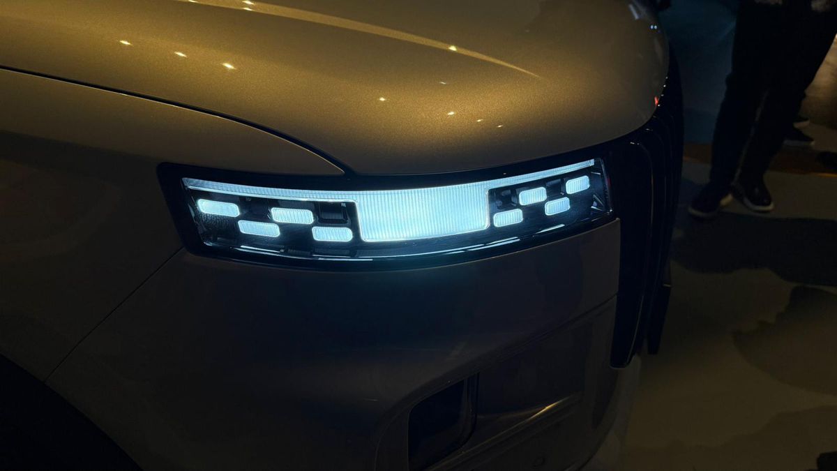 SUV-urile preferate de români și-au găsit rivalul » A apărut mașina cu proiector video în portbagaj: costă cât un Volkswagen Tiguan!