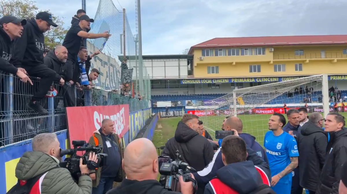 Jucătorii Craiovei, scandal cu fanii după remiza cu Metaloglobus