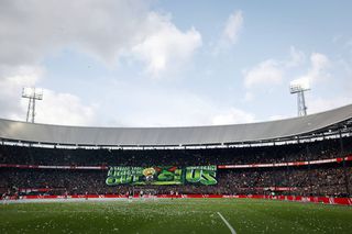 Agitație la meciul lui Dennis Man! Derby-ul Feyenoord – PSV, întrerupt din cauza unei urgențe medicale în tribune