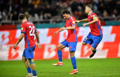 Show în FCSB - UTA Arad: patru goluri, alte două reușite anulate, două penalty-uri și cartonaș roșu » Roș-albaștrii se apropie de play-off