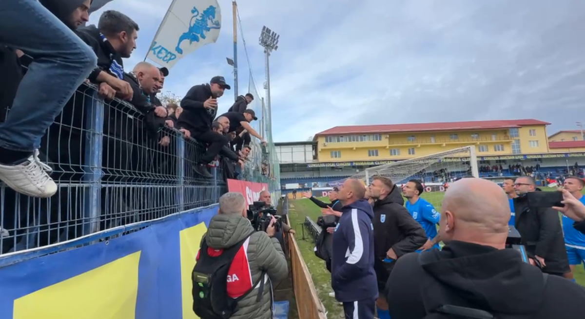 Jucătorii Craiovei, scandal cu fanii după remiza cu Metaloglobus