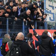 Jucătorii Craiovei, scandal cu fanii după remiza cu Metaloglobus. FOTO: Ionuț Iordache (GSP.ro)