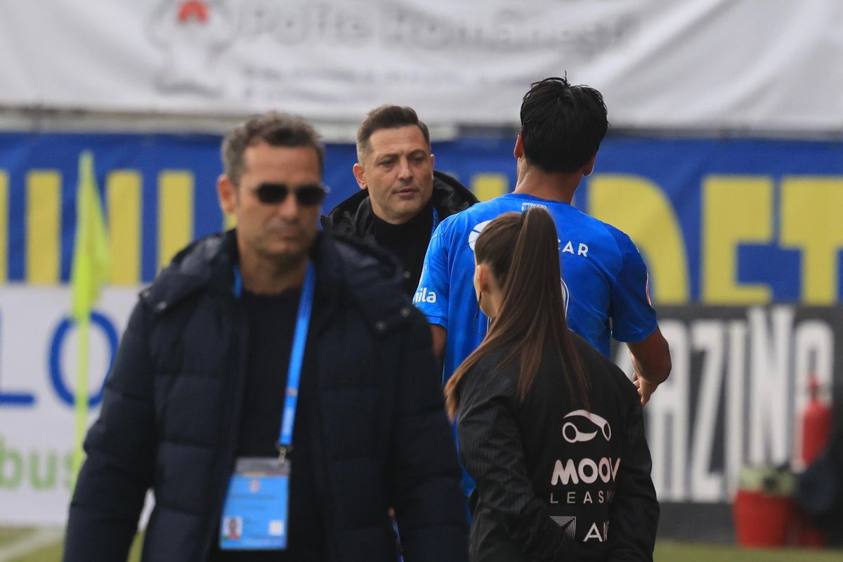 „Joacă, bă Rădoi, cu echipa bună!” » Scandal după Metaloglobus - Craiova: jucătorii au intrat în gura fanilor