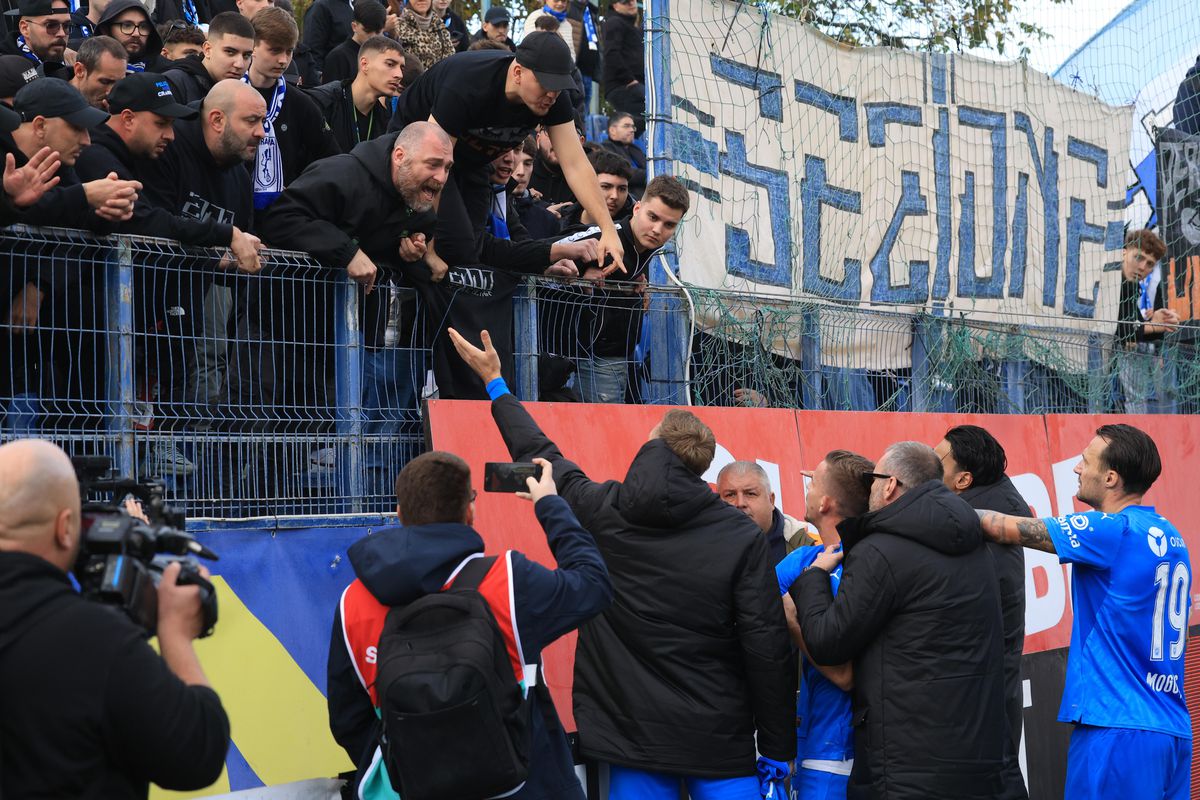 „Joacă, bă Rădoi, cu echipa bună!” » Scandal după Metaloglobus - Craiova: jucătorii au intrat în gura fanilor