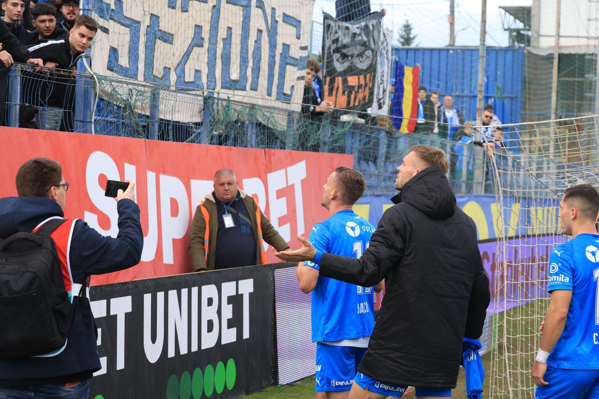 Jucătorii Craiovei, scandal cu fanii după remiza cu Metaloglobus