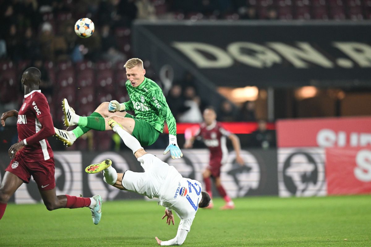 Ciocnire Hindrich - Cojocaru în CFR Cluj - Farul