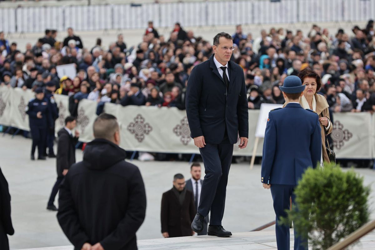 Gigi Becali la sfințirea Catedralei României